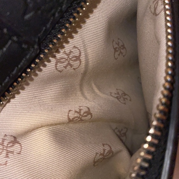 Guess purse - Picture 4 of 7